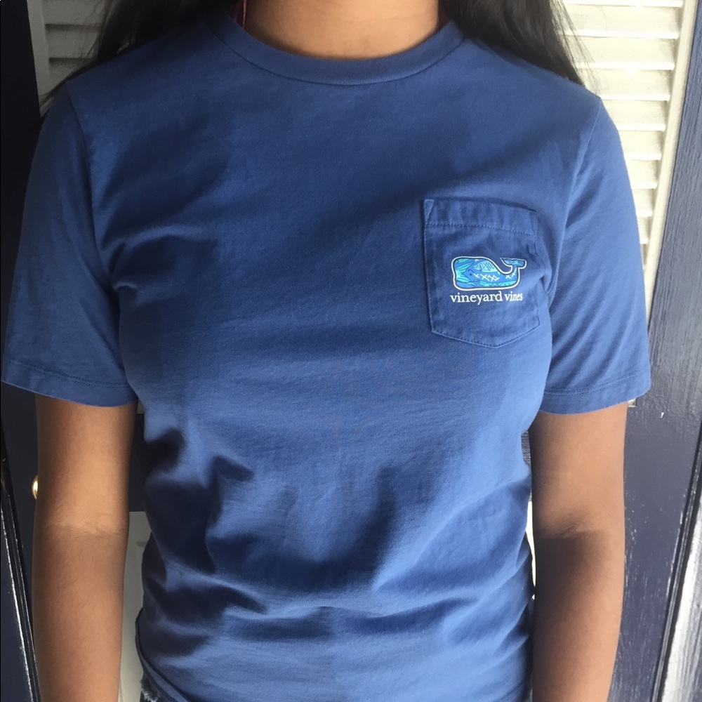 Vineyard vines logo tee